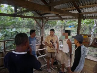 Hilang Kendali, Pemotor di Masama Tabrak Saluran Air, Kaki Hancur, Polsek Lamala Tangani Cepat