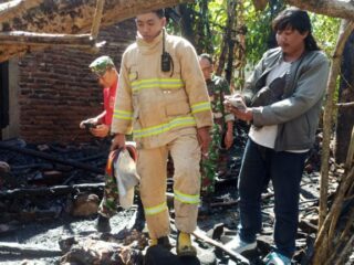 Amukan Si Jago Merah Hanguskan Kandang Kambing Warga Takeran, 7 Ekor Kambing Tak Terselamatkan