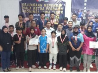 PIALA BERGILIR DIMENANGKAN PERBAKIN KOTA SURABAYA, KETUA PERBAKIN JAWA TIMUR PESAN KESIAPAN MENGHADAPI PON DAN AJANG INTERNASIONAL