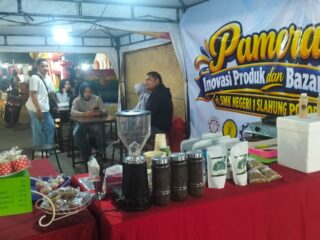 Bukan Sekadar Pajangan, Siswa SMKN 1 Slahung Uji Produk Kreatif di Ponorogo City Expo 2026